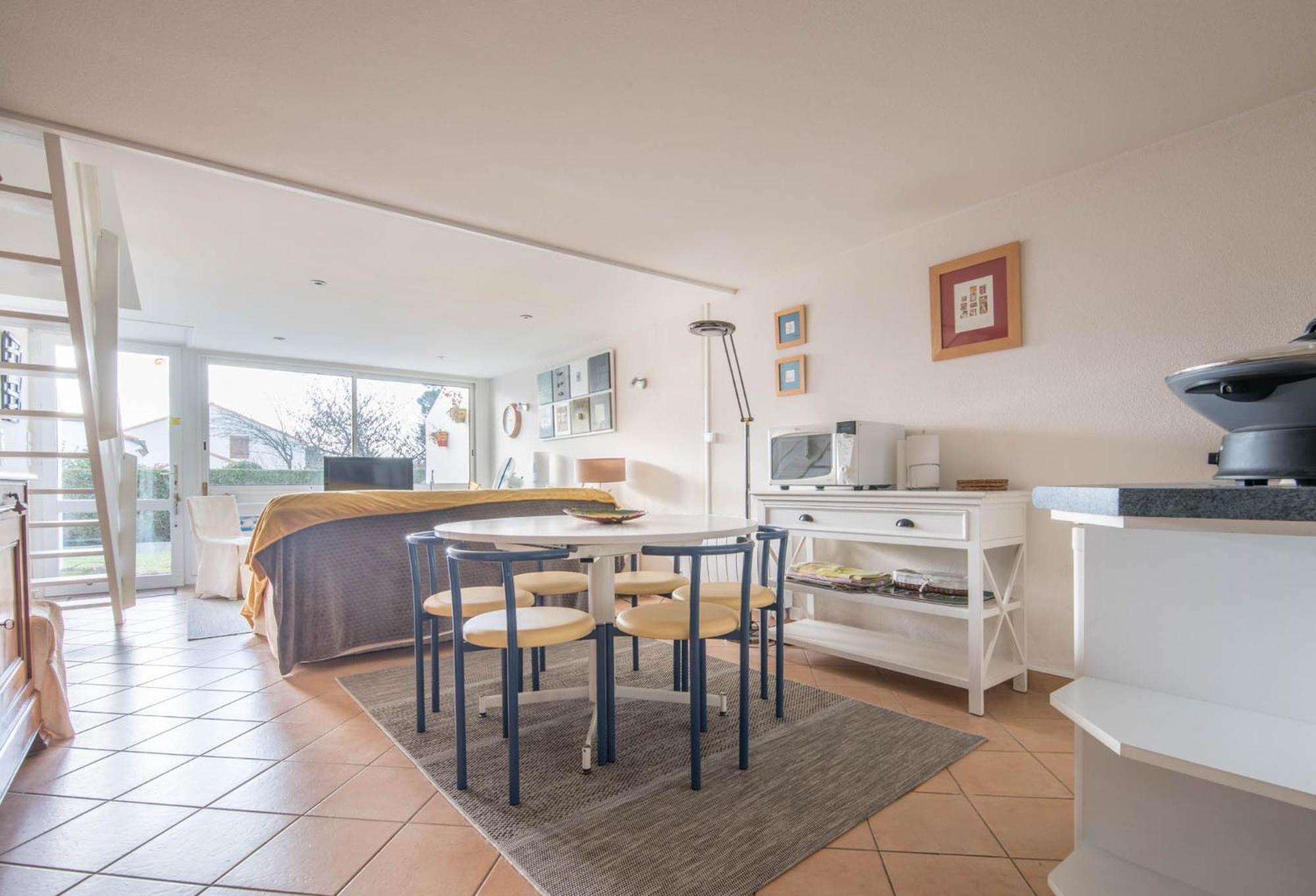 Maison Dans Calme + Piscine A *